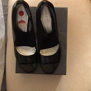 Black patent leather mid heel open toe